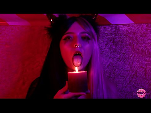 ❤️ Μια παθιασμένη πίπα από ένα σέξι Succubus με ένα σπέρμα στο στόμα της. Σεξ βίντεο