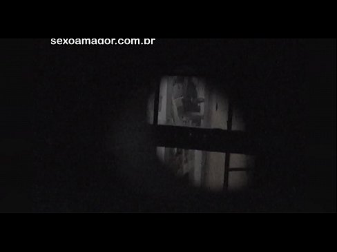❤️ Ξανθιά κοπέλα βιντεοσκοπήθηκε κρυφά από ηδονοβλεψία της γειτονιάς κρυμμένο πίσω από κούφια τούβλα Σεξ βίντεο